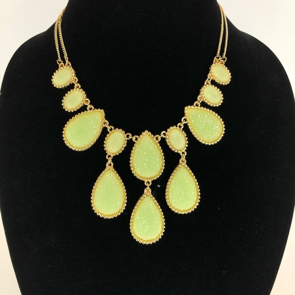SALE 👀 Gold Tone Green Textured Necklace - Picture 3 of 6
